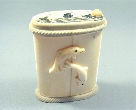 牙細工／イルカの秘密の小箱